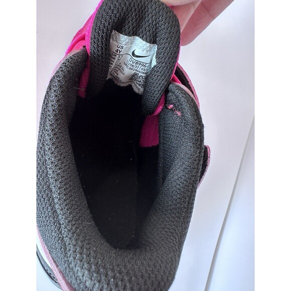 Nike Girls Basketball Shoes Pink/black/white Size 4Y Adjustable hook and loop - Picture 8 of 9